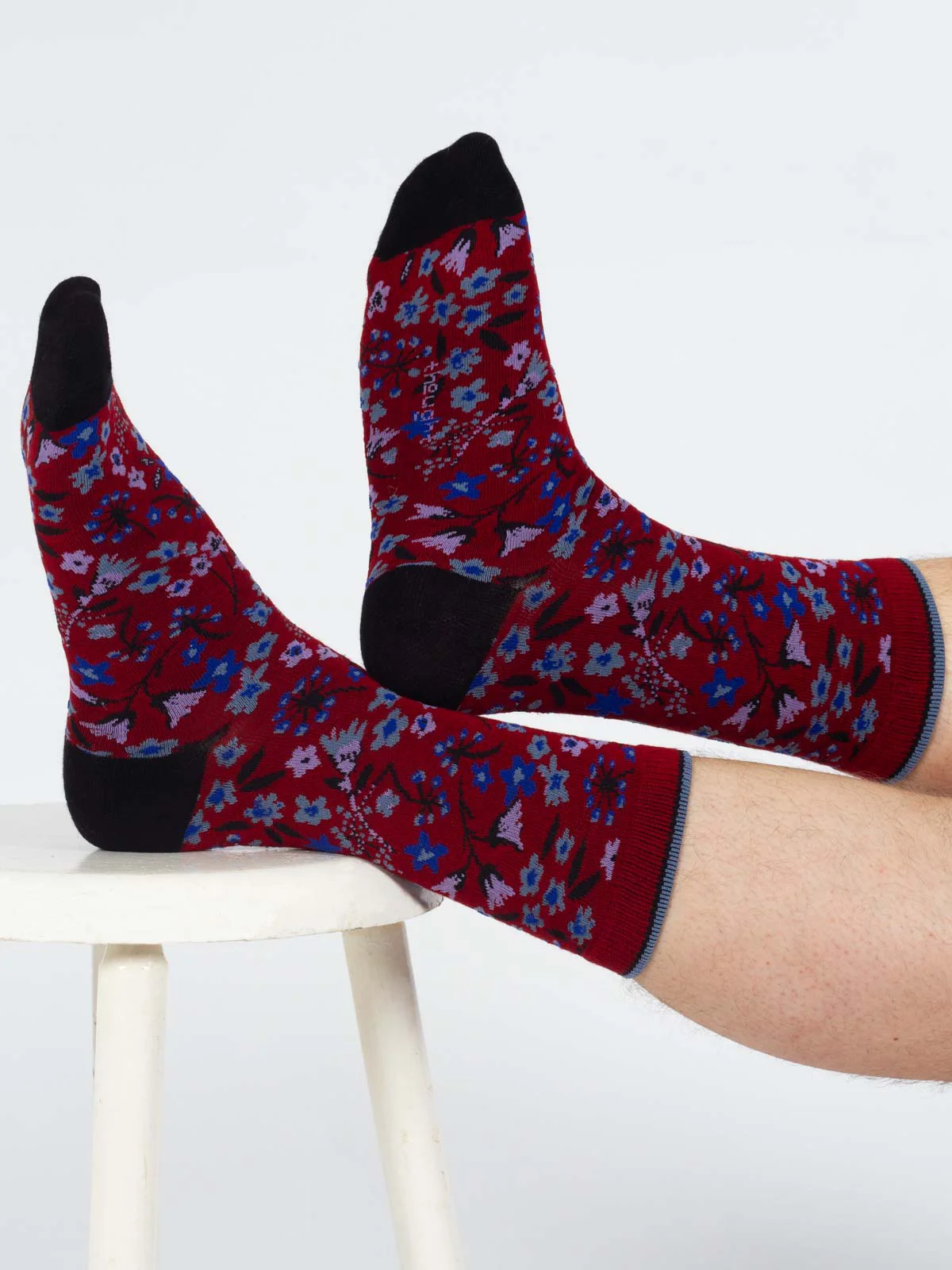 Scattered Flower Bamboo Crew Socks - Burgundy - Flockneti