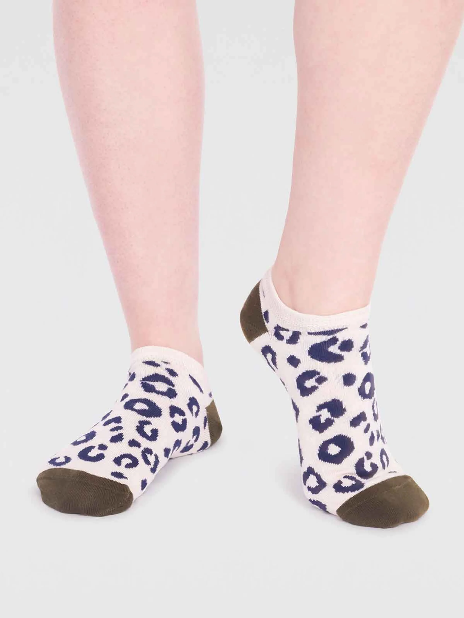 Reese Bamboo Leopard Print Trainer Socks - Cream - Flockneti
