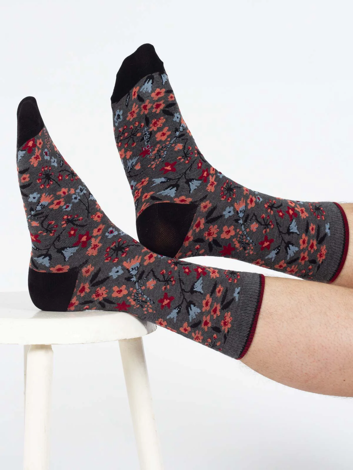 Scattered Flower Bamboo Crew Socks - Dark Grey - Flockneti
