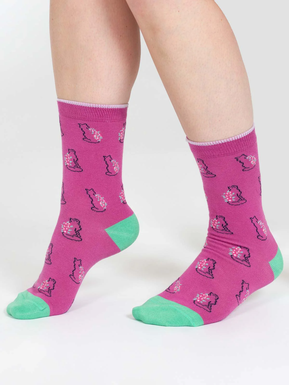 Outline Animal Bamboo Socks - Purple Cat - Flockneti